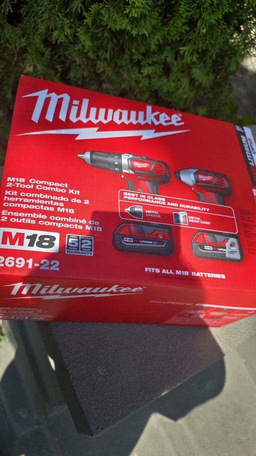Milwaukee Drill Set 