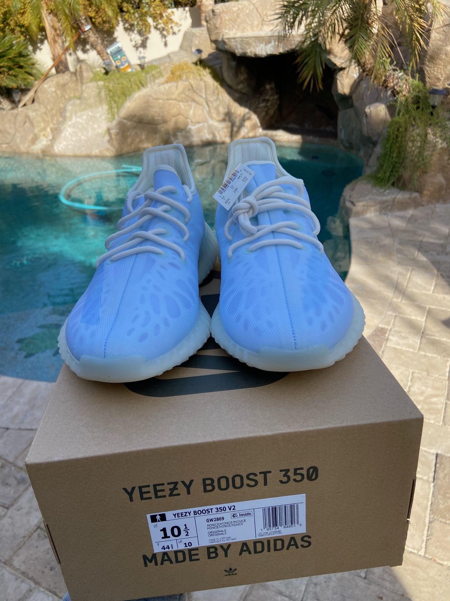 Yeezy Boost 350 v2 Mono Ice