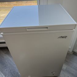 Arctic King 3.5. Cu ft Freezer