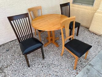 Round dining Table with Chairs