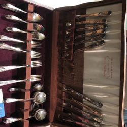 1847 Rogers Bros Flatware 12 Piece Set 