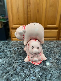 Ceramic Three Little Pink Stackable Pigs Pair of Salt and Pepper Shakers. Preowned . Has been on display in a cabinet with a very large salt and pep