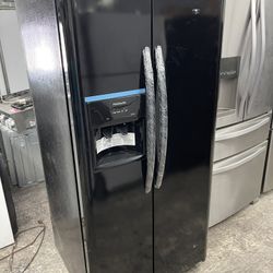 Frigidaire Side By Side In Glossy Black New Open Box