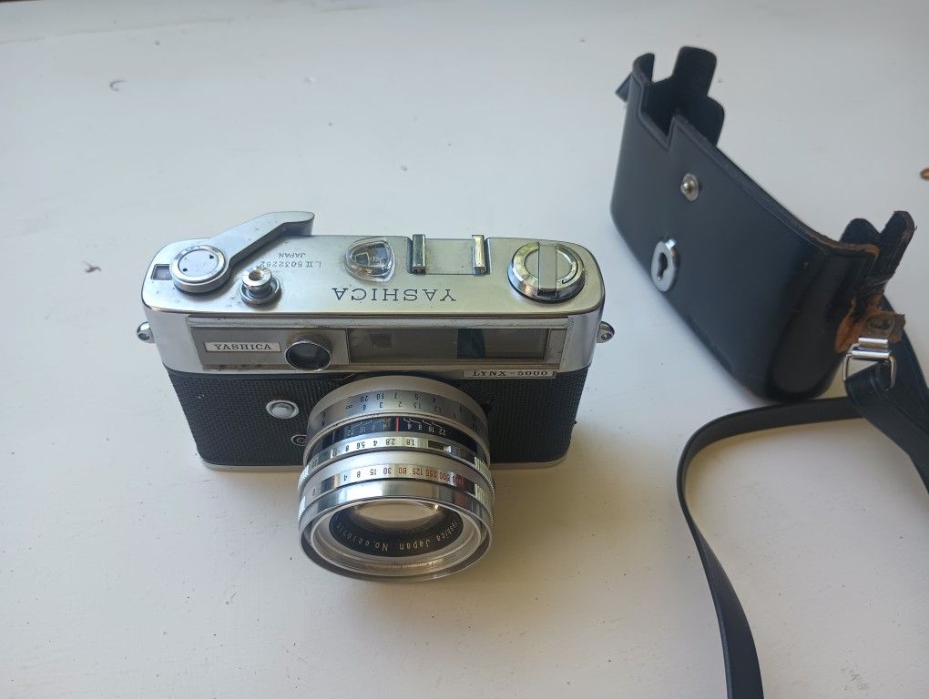 Yashica Lynx-5000 Vintage 35 Mm Camera
