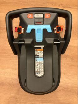 Uppababy Mesa V2 Car seat BASE ONLY