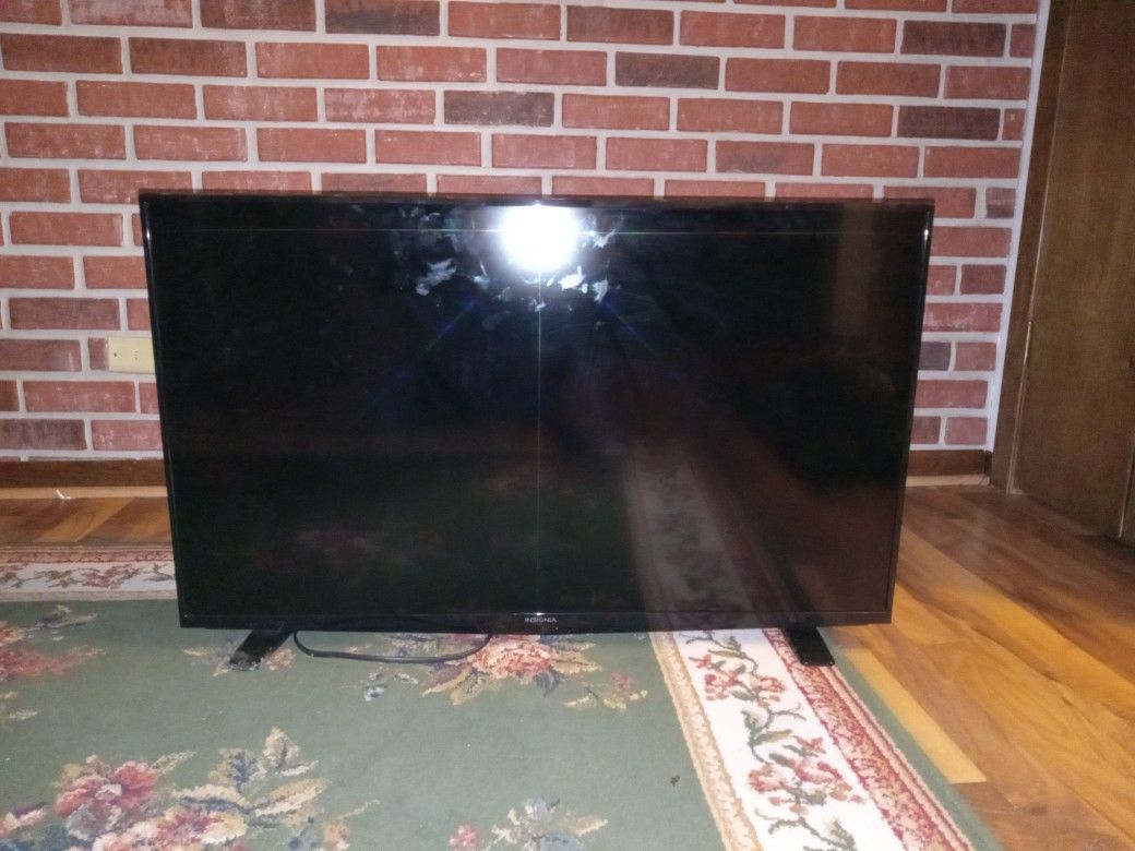 Insignia 34" TV 