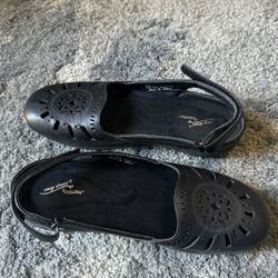 Easy Street Comfort Wave Sandals 