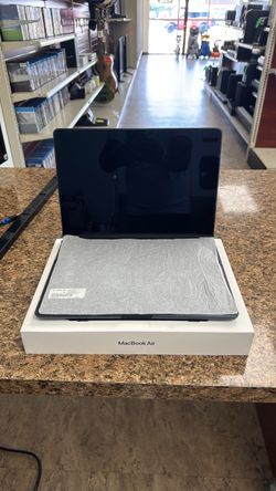 Computer laptops Apple a3241