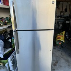 Ge Refrigerator With Ice Maker 