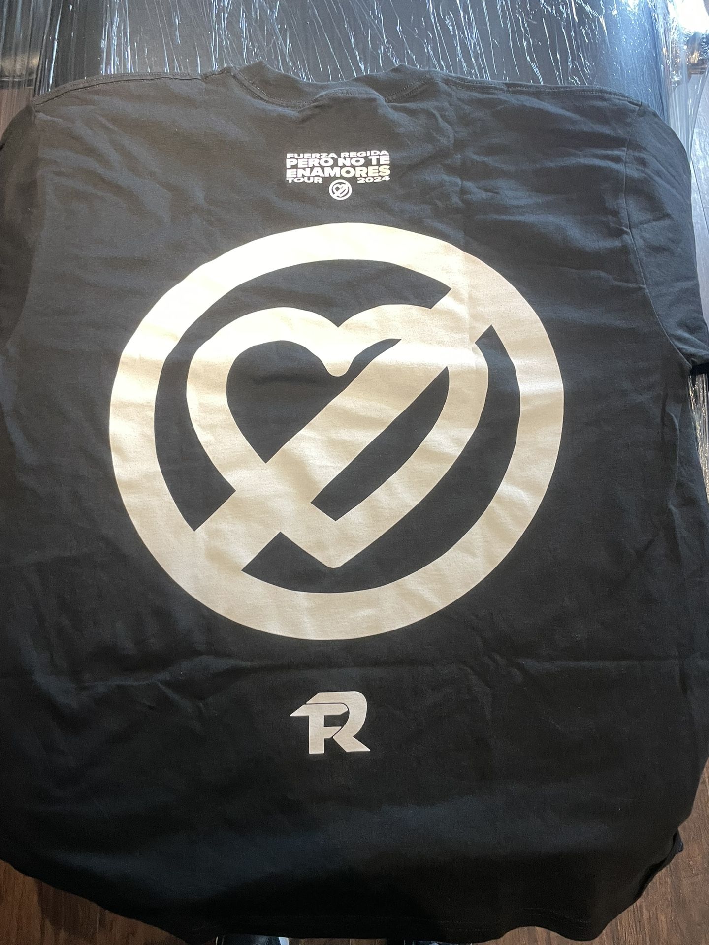 Fuerza Regidas Pero No Te Enamores Tour merch sizes Large-XL