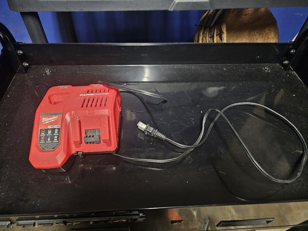 Milwaukee M12 And M18 Rapid Charger