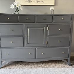 American Signature Beautiful Dresser 60”46”