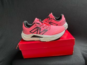 New Balance FuelCell Kids Size 2 – Pink