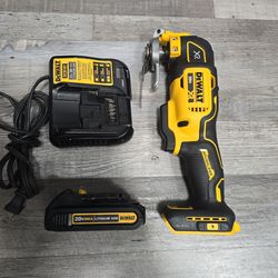 DEWALT 20V XR BRUSHLESS MULTI-TOOL WITH BATTERY AND CHARGER LIKE NEW