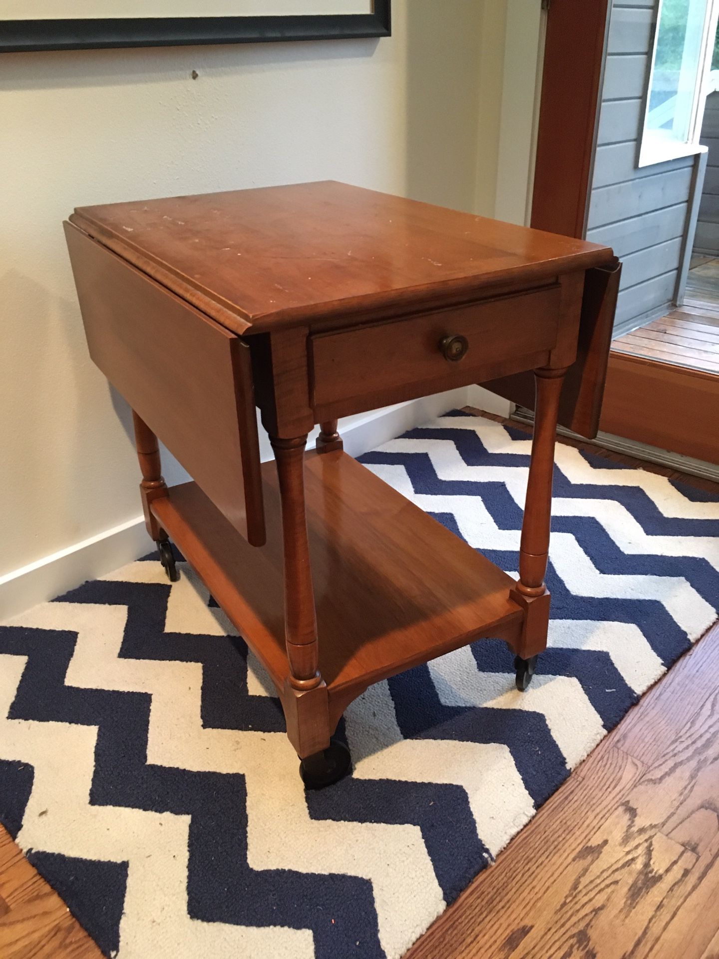 Side table / serving table