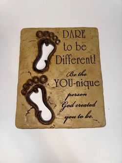 Footprint plaque