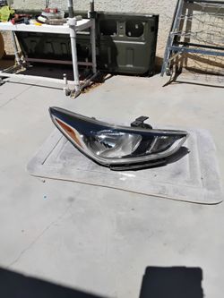 Kia accent 2018-020 headlight used Oem RH Side