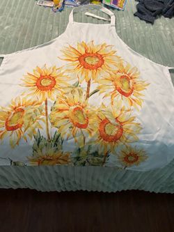 Sunflower Apron. Brand New. No Tags