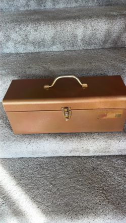 Metal tool box