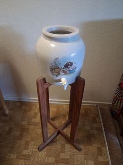Water Crock Dispenser With Stand
