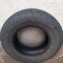 245/75r17.      1. Tire Used Good Condition  30$