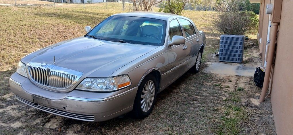 2003 Lincoln Town Car