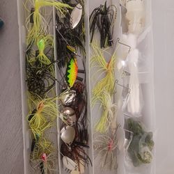 NEW Bass Spinnerbait, Buzzbait ,Jig Tackle Box