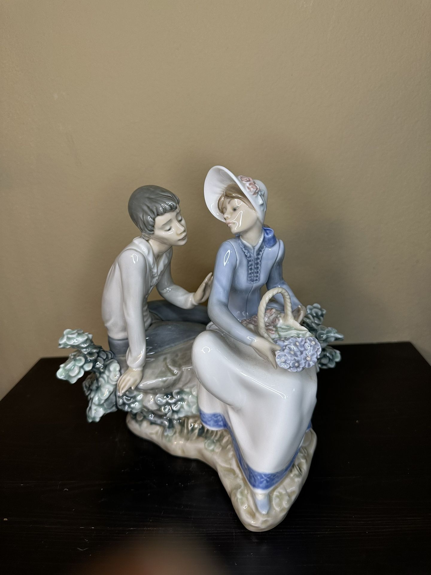 Nao Lladro- Couple in Love 
