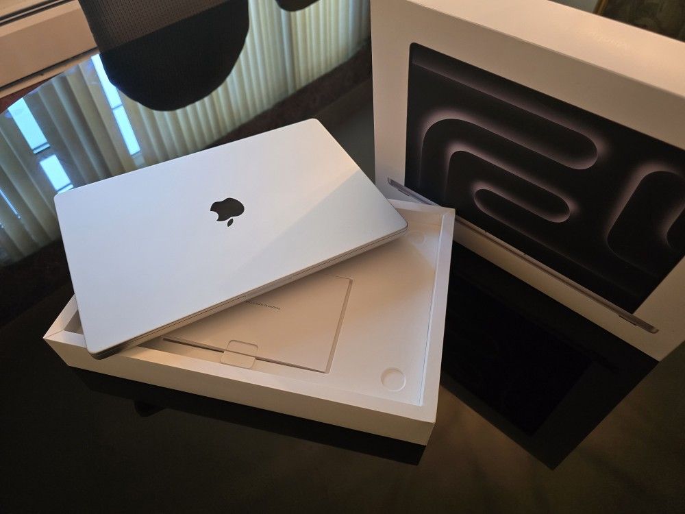 MacBook Pro 16" M3 Pro | 36GB RAM | 1TB SSD | Silver | November 2023 | IDEAL CONDITION