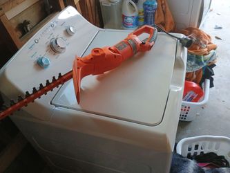 Black decker hedge trimmer