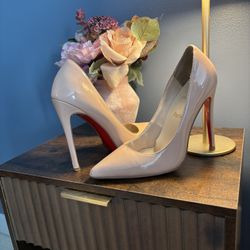 Nude Christian Louboutin’s 