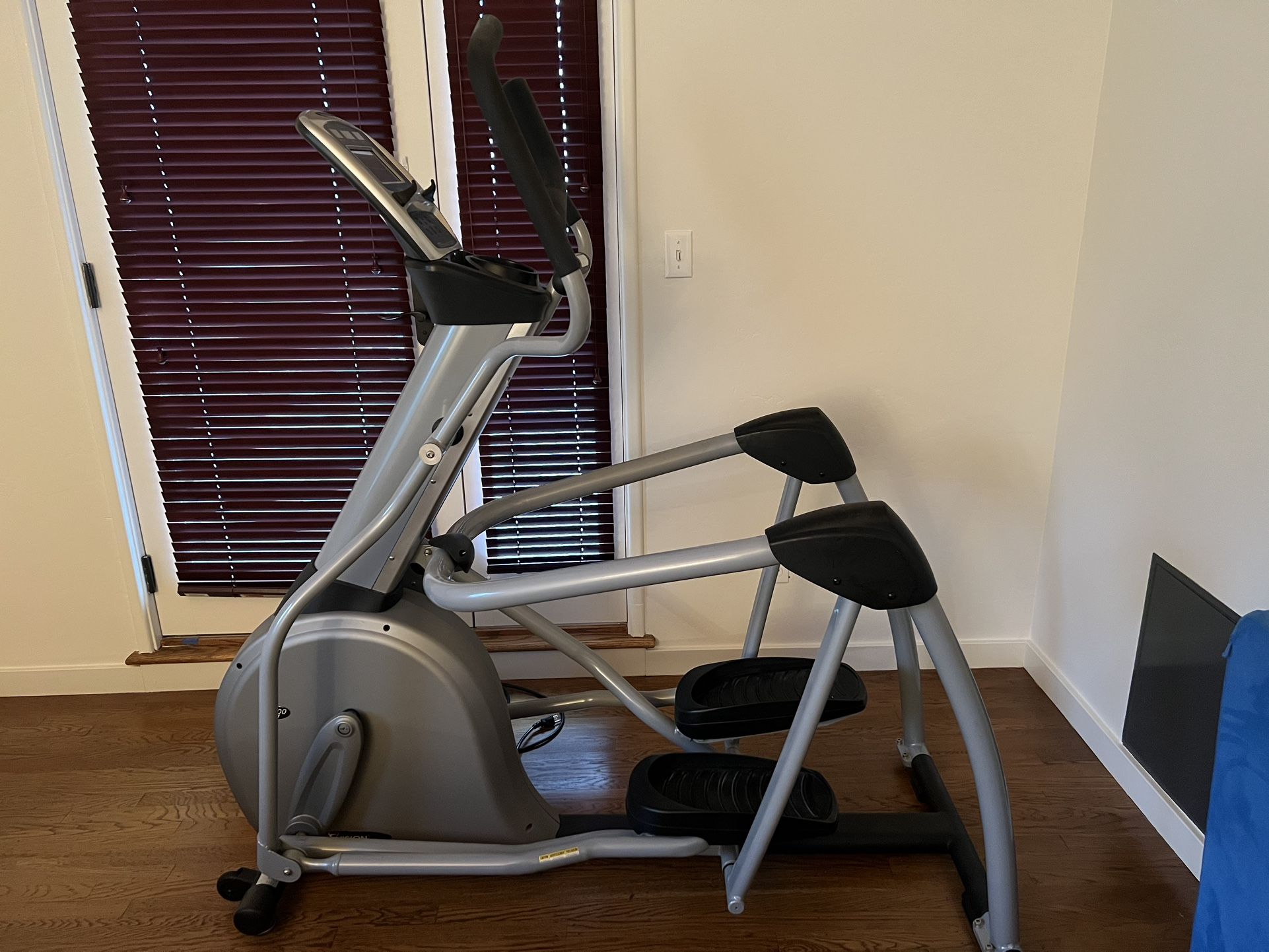 Vision Elliptical S7100HRT