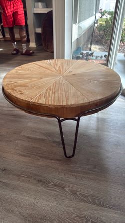 Round coffee table