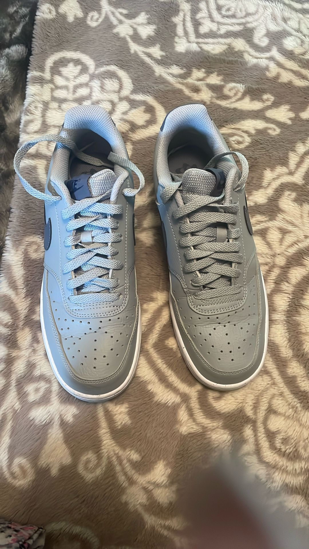 Men’s Nike Shoes Size 7.5