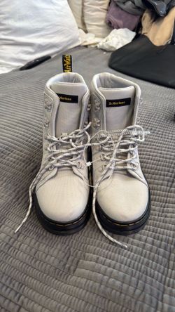 New women’s Doc Marten Canvas boots size 9