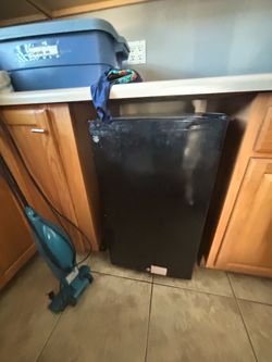 Black Mini Fridge Compact Refrigerator