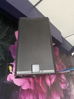 QSC E112 Active Speaker (12”) – Closeout Sale
