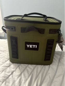 Yeti lunch box BRAND NEW