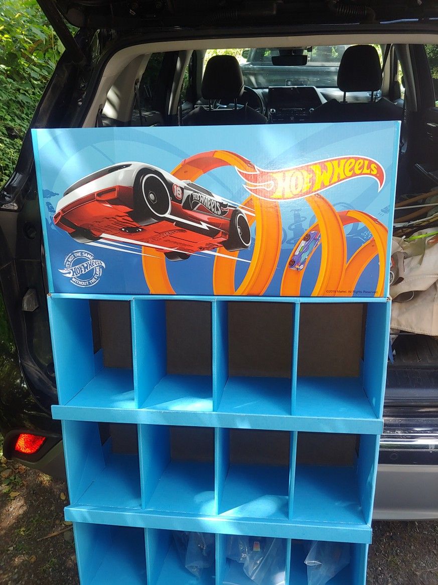 HOT WHEELS DISPLAY CARS