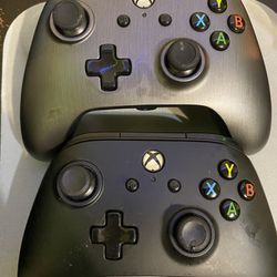 2 Xbox 1 Controllers
