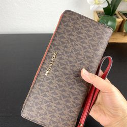 Michael Kors Jet Set Continental Wristlet