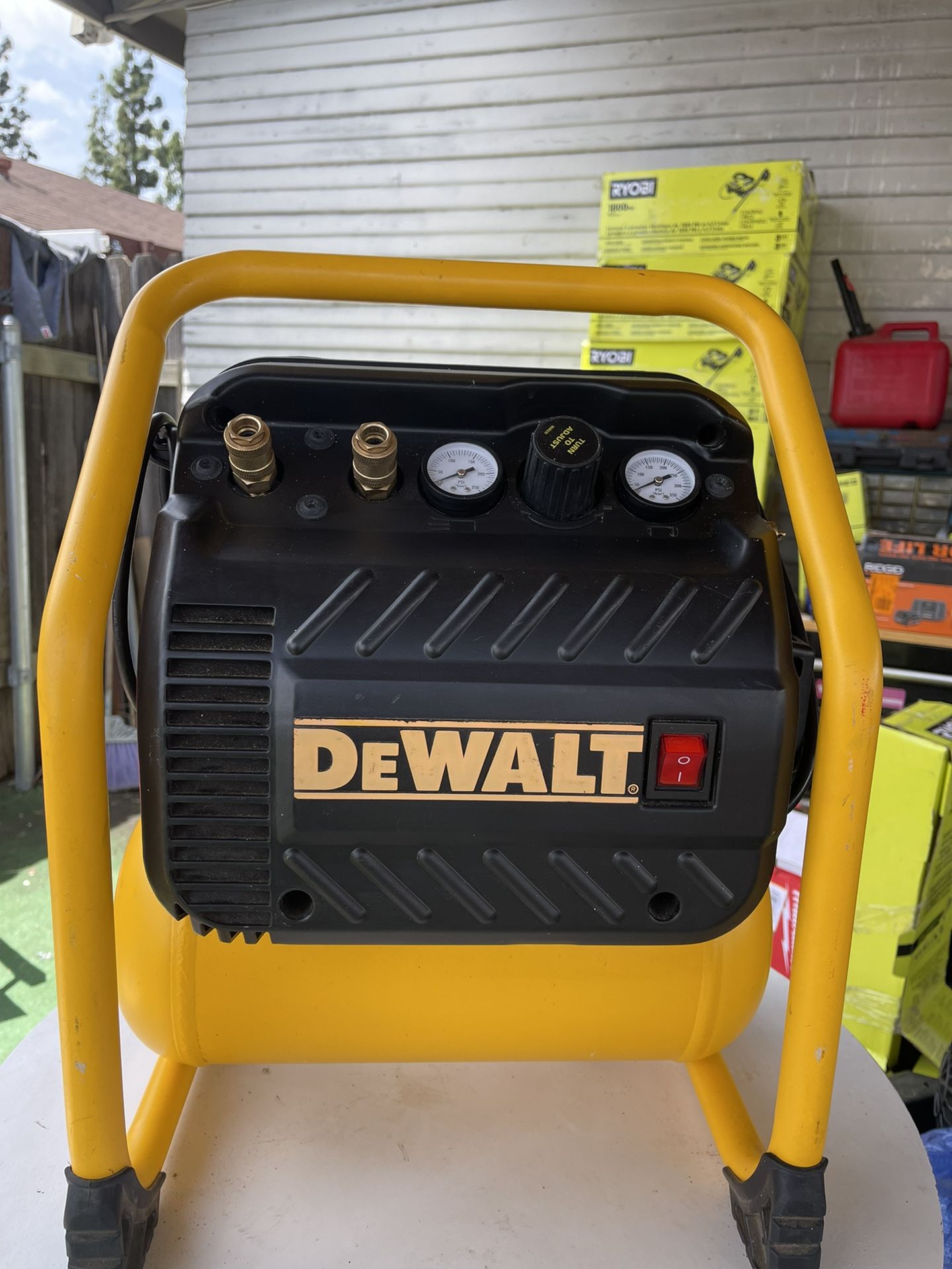 DEWALT Portable Electric Heavy Duty 200 PSI Quiet Air