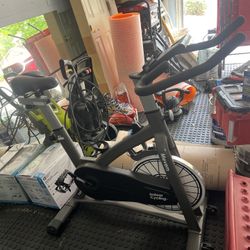 Mevem Indoor Cycling Bike – Excellent Condition