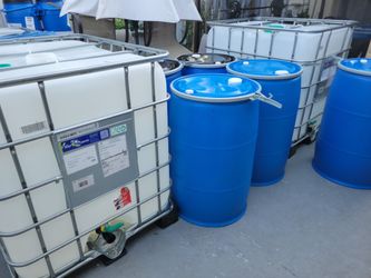 WATER TANKS 275GALLONS FOOD GRADE 