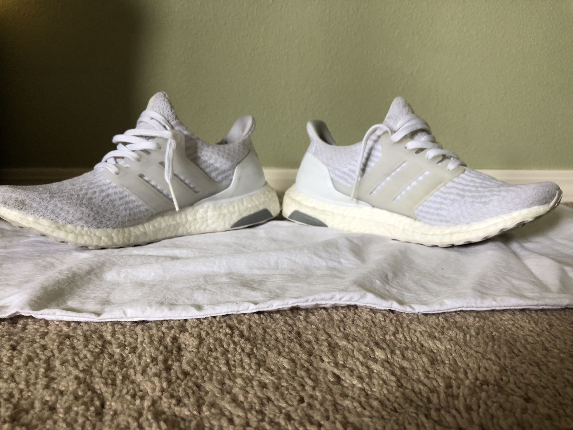 Triple White Ultraboosts For Sale In Redmond Wa Offerup 9641