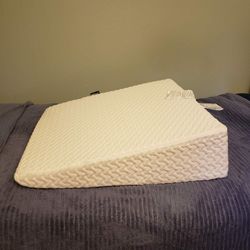 Incline Wedge Pillow 
