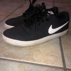 Men’s Nike SB Charge Sneakers