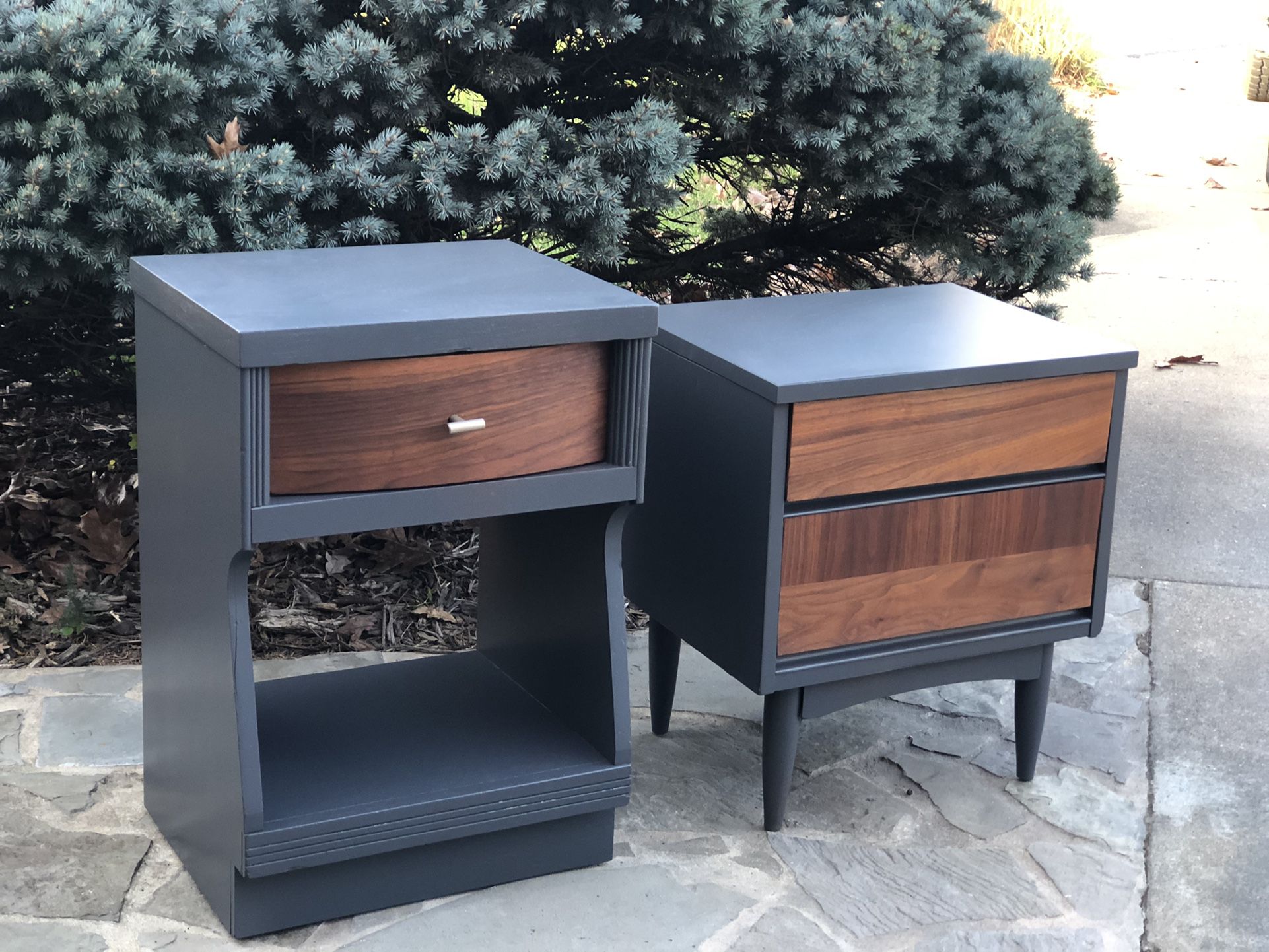 Beautiful Mid Century Modern End Tables/ Night Stands