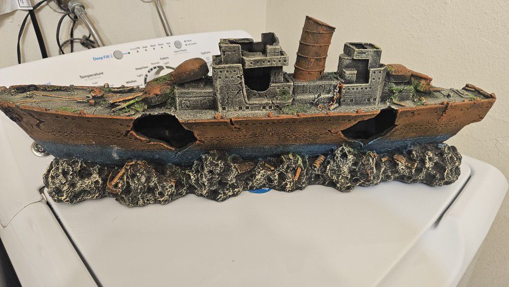 Top Fin Fish Tank Wreck Ship
