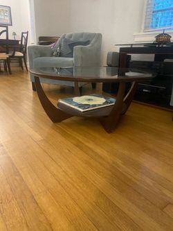 Casana Matching Round Coffee Table + End Table Set – Dark Wood, Great Condition! Price: $349 (OBO / Firm on weekends) Local pickup only